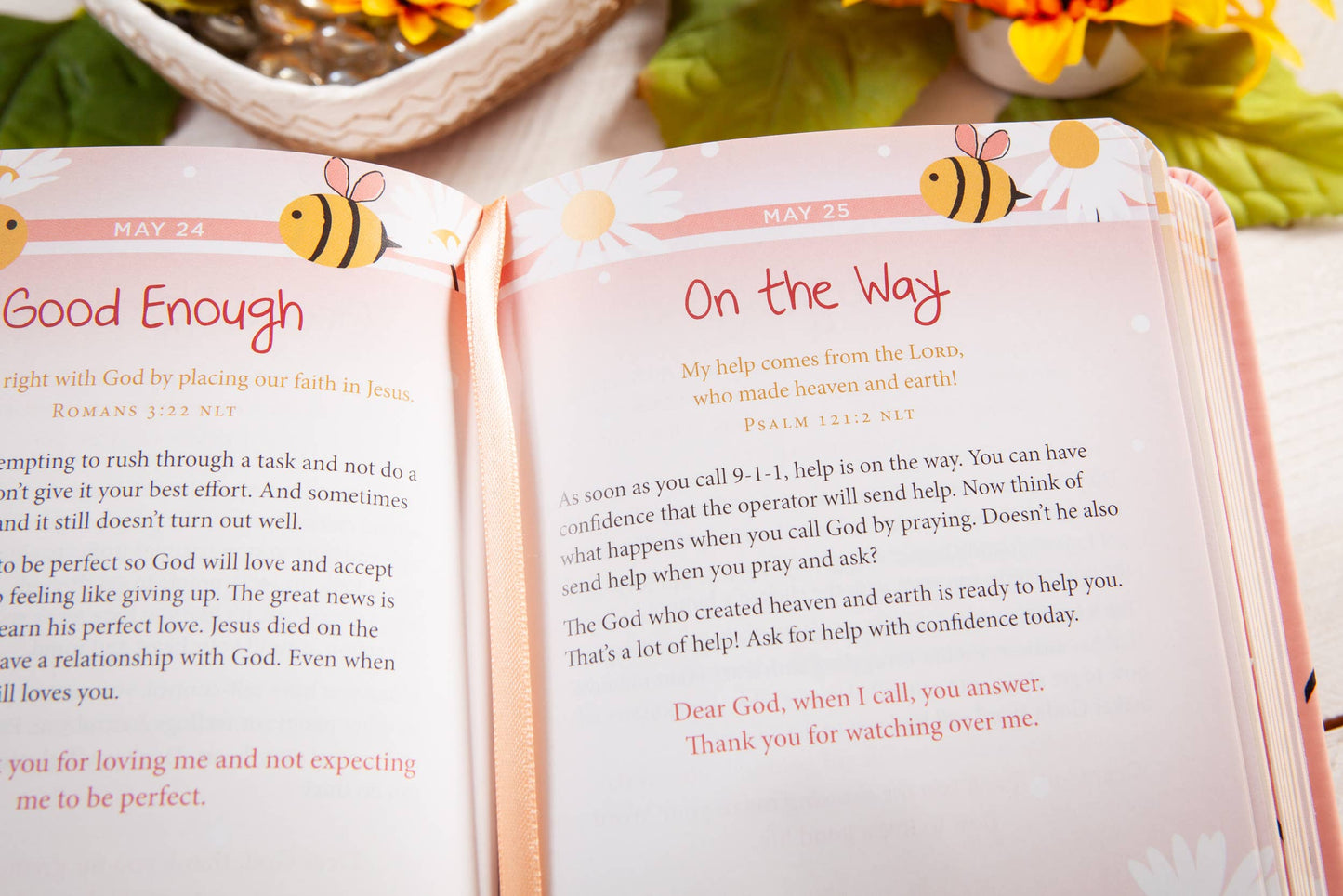 Daily Strength for Girls (Daily Devotional)